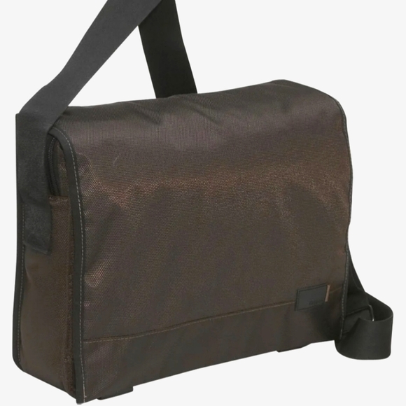 Targus Other - Targus Unofficial Messenger Case fits 16 inch Laptop Colors Black & Green